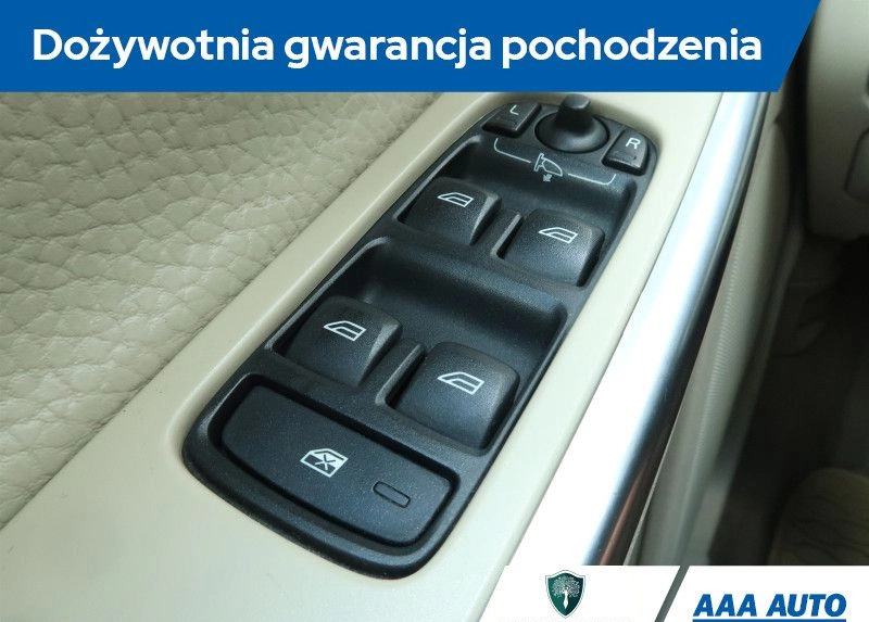 Volvo XC 60 cena 49000 przebieg: 207894, rok produkcji 2012 z Parczew małe 352